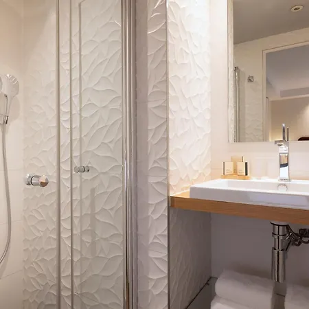 Hotel Chavanel 4*