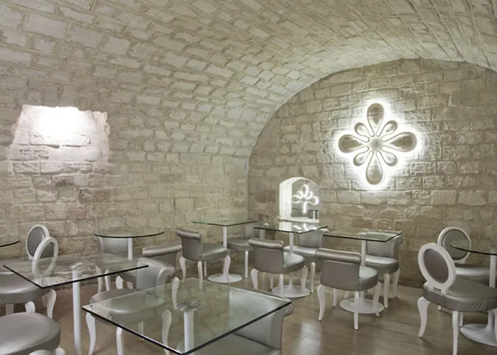 Chavanel Hotel